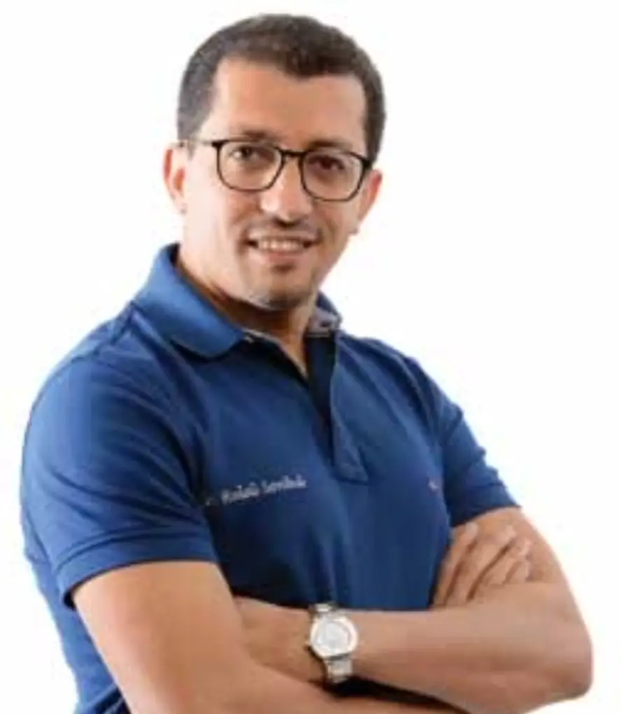 د. هلال محمد سنبل استشاري تجميل الأسنان