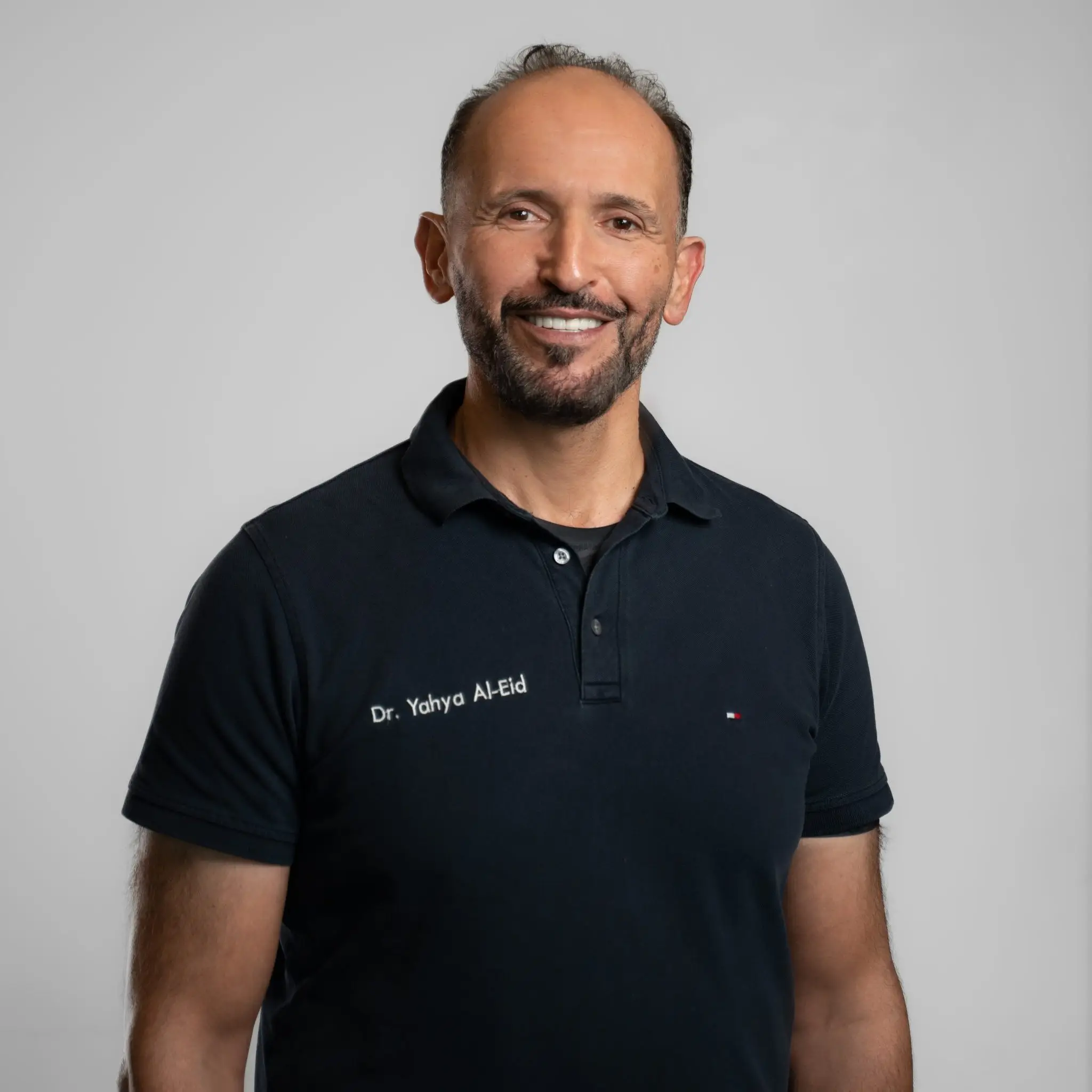 د. يحيى محمد العيد استشاري تجميل الأسنان